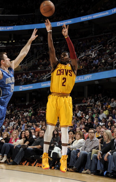 曼联冲击欧冠资格压力巨大（曼联争夺欧冠席位压力山大）