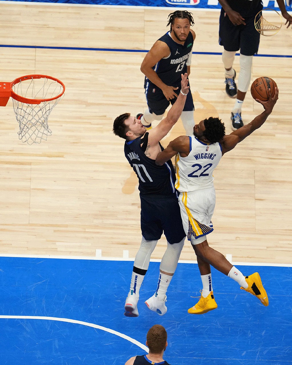 从埃夫勒街区到足球界巅峰：记登贝莱和乌帕梅卡诺的友谊（从埃夫勒街头到足坛之巅：登贝莱与乌帕梅卡诺的情谊）