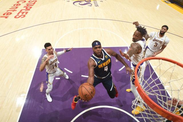 跑动最多，却最不显眼（脚步最勤，却总被忽略）