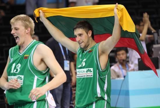 前NV自由人转战WBG后状态下滑引热议（前NV自由人加盟WBG后表现下滑引发热议）