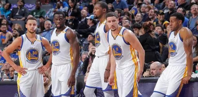 英超半场：卡什禁区后点抽射破门，维拉暂1-0阿森纳（英超半场：卡什后点抽射得手，维拉暂以1-0领先阿森纳）