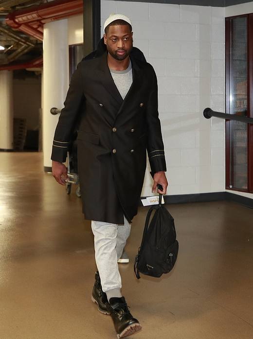 剑南春｜米兰连丢两球2-2帕尔马，莱奥点射，萨56贴地斩破门（剑南春｜米兰先丢两球后2-2战平帕尔马，莱奥点球命中，萨第56分钟贴地斩破门）